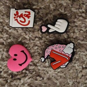 🐊 Croc Jibbitz Charm Set – Chick-fil-A, Heart, Love Hand & Gnome V